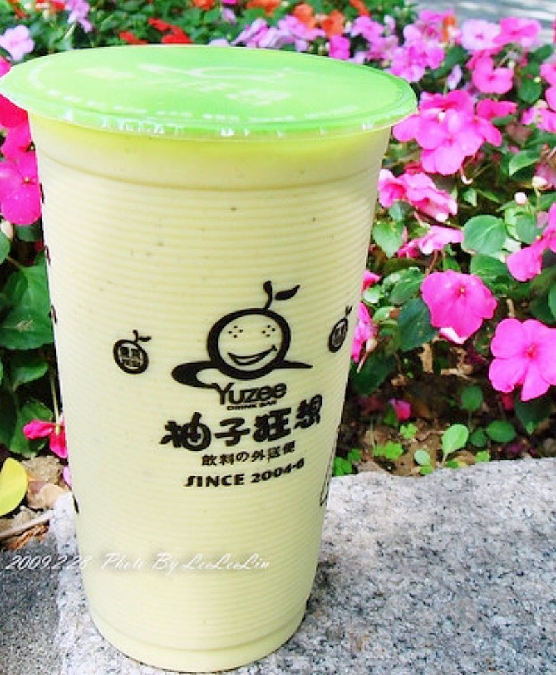 三峽黃昏市場周邊小吃|柚子狂想飲料店-最愛酪梨布丁牛奶