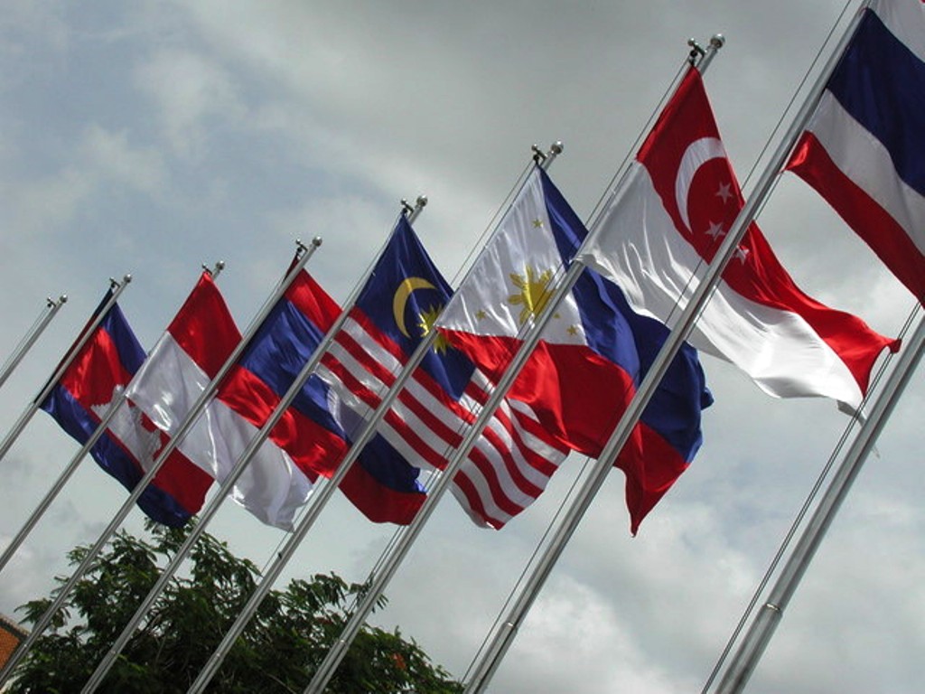 Новые промышленные страны. НИС Азии флаг. Международные отношения с Азией. Флаги стран АСЕАН. Сингапур внешние экономические связи.
