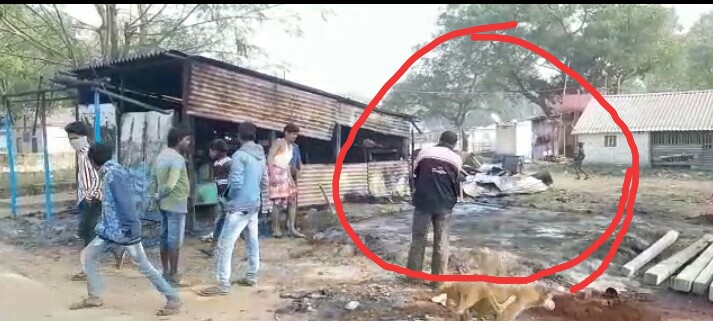 মাঝ রাতে আগুন লাগিয়ে দেওয়া হল খড়গপুরের এনজিও অফিস ও একাধিক দোকানে, ক্ষোভে ফুটছে চায়না টাউন 1 মাঝ রাতে আগুন লাগিয়ে দেওয়া হল খড়গপুরের এনজিও অফিস ও একাধিক দোকানে, ক্ষোভে ফুটছে চায়না টাউন