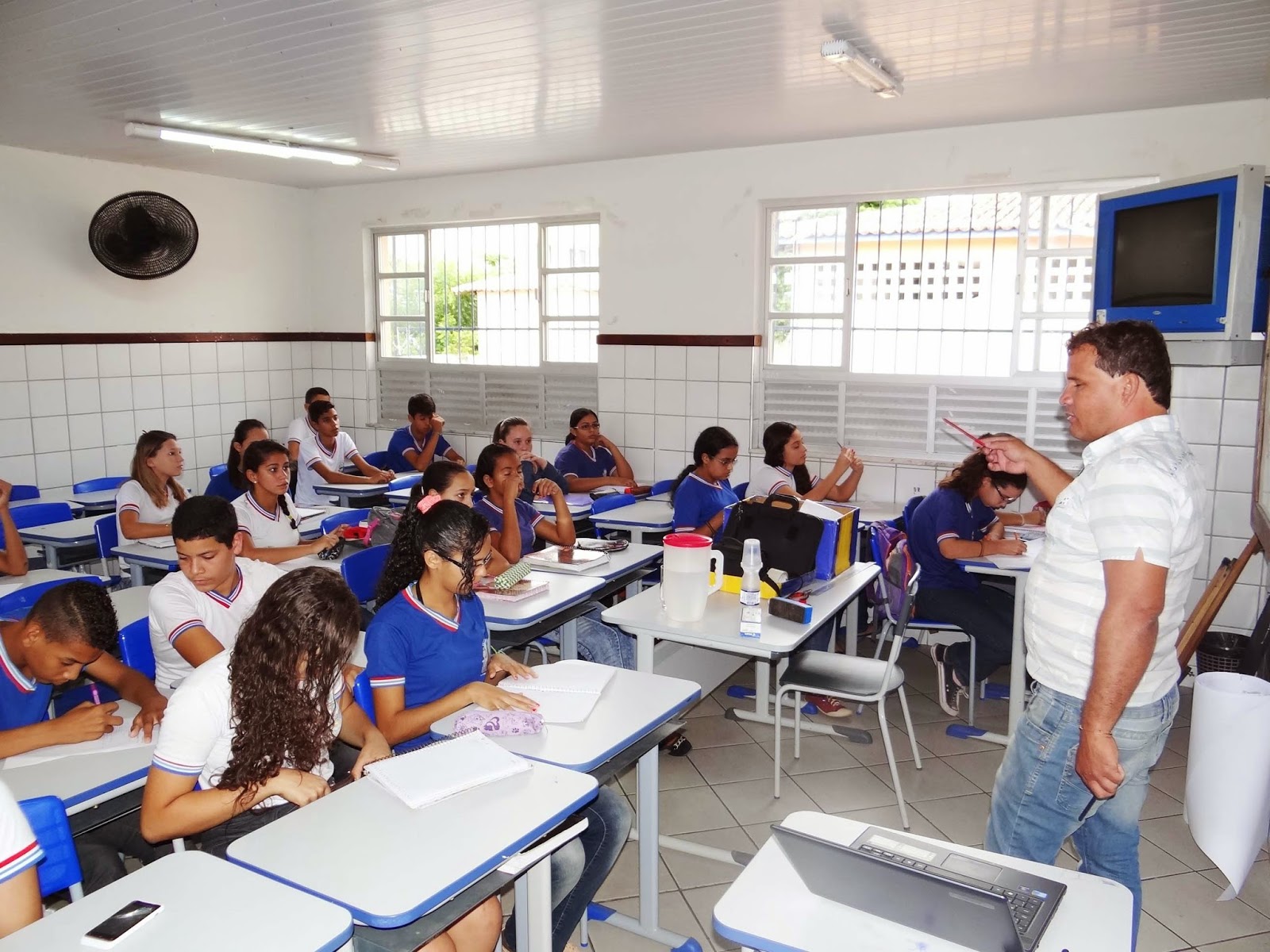 BROTAS DE MACAÚBAS COLÉGIO PAPA JOÃO PAULO I REALIZA OFICINAS DE PREPARAÇÃO PARA PROJETOS