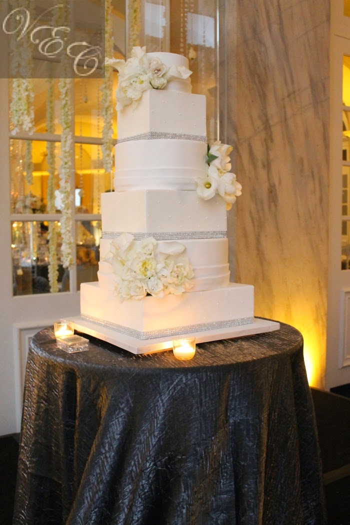 Van Earl's Cakes Square and Round Wedding Cake