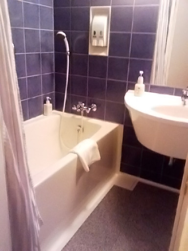 同病相憐れむ Bojan International