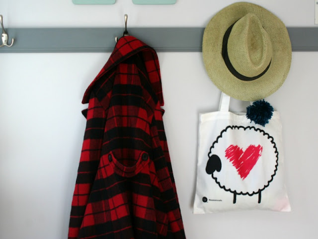 How To Add Valentine's Decor To an Entryway