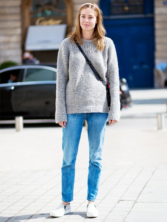 A pair of jeans whether it is ripped, acid wash, low rise, high rise or boyfriend jeans, it will by default look amazing with oversize sweaters.