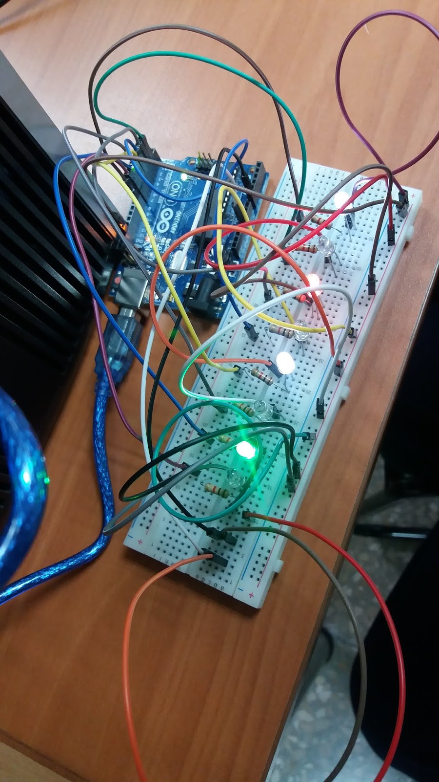 PRÁCTICA #4: CIRCUITO CON ARDUINO + LEDS - PRENDIDO EN SECUENCIA ...
