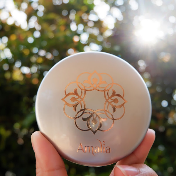 Review Kosmetik Halal, Amalia Whitening Two Way Cake SPF 15