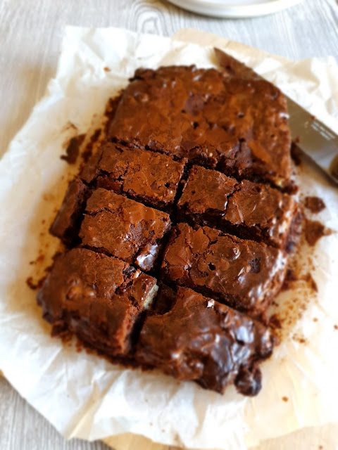 Brownie-noix-pécan-caramélisées-au-menu-du-jour