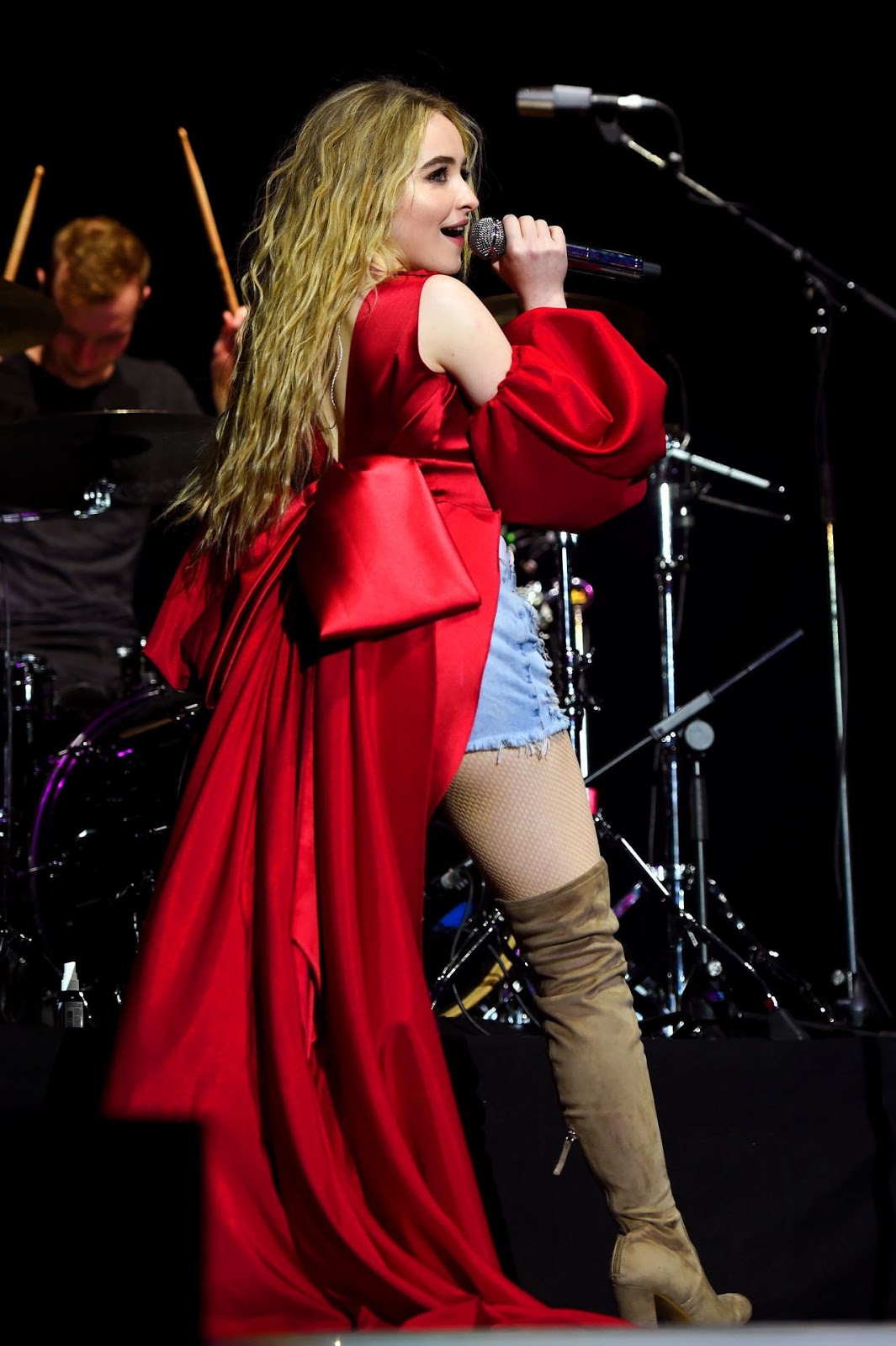 Red Carpet Dresses: Sabrina Carpenter - O2 Arena 2017