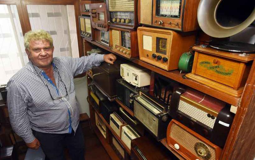 Colecionador tem mais de 300 rádios antigos Loucos Por Rádio
