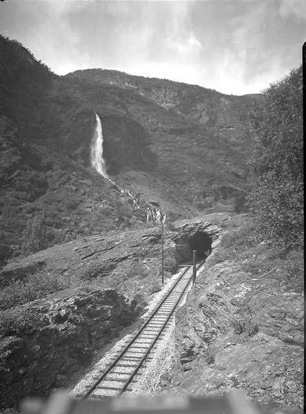 Looking back to 1942 when this photograph of the Rjoande Waterfall or Rjoandefossen was taken. Photo: WikiMedia.org.