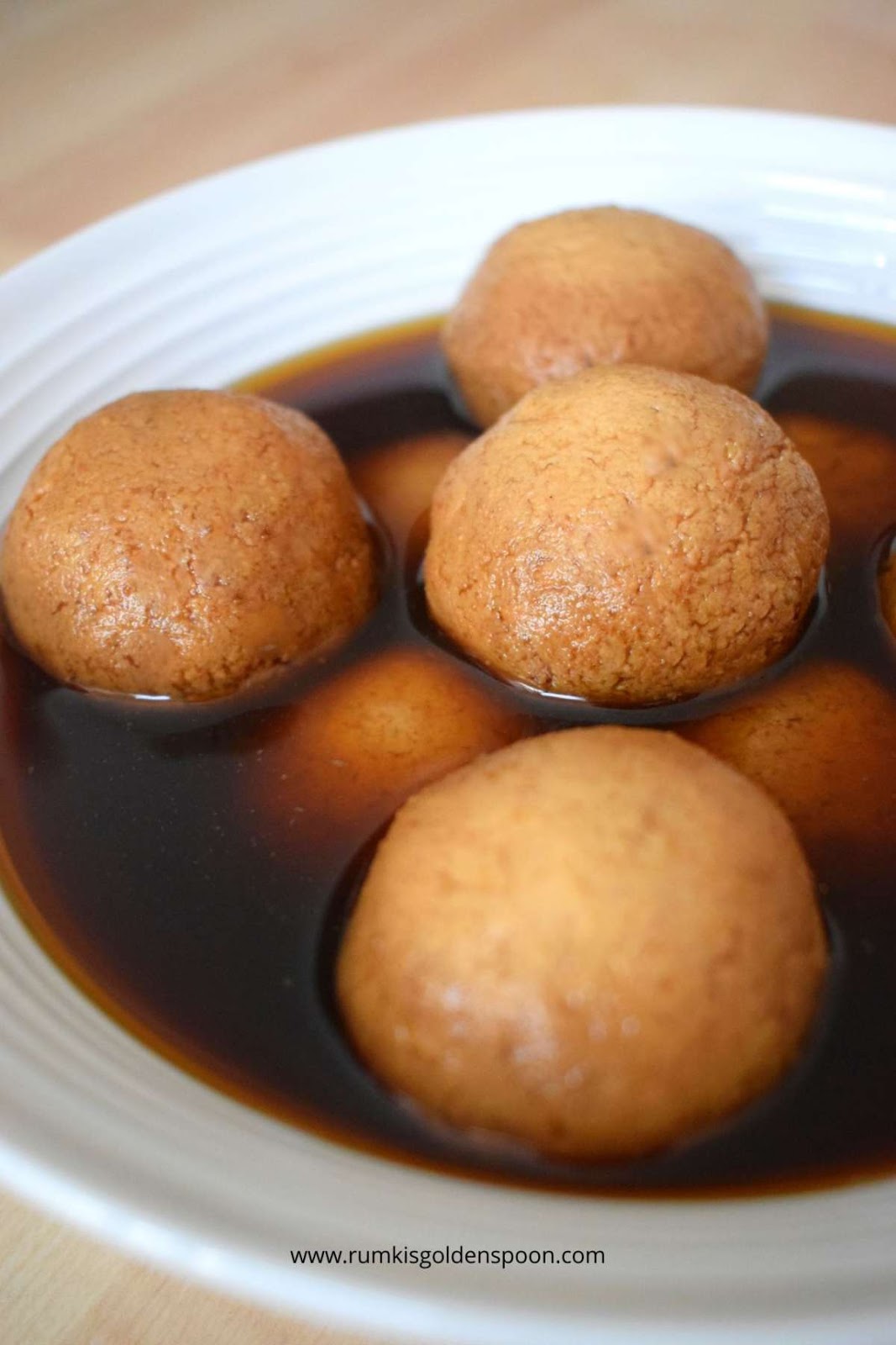 patali gur recipes, sweets with jaggery, jaggery sweet recipes, date palm jaggery recipes, rasgulla, gur rasgulla, rasgulla recipe, rosogolla, how to prepare rasgulla,bengali sweet,indian dessert recipe, Nolen Gur Rosogolla, Nolen Gurer Rosogolla, Rumki's Golden Spoon