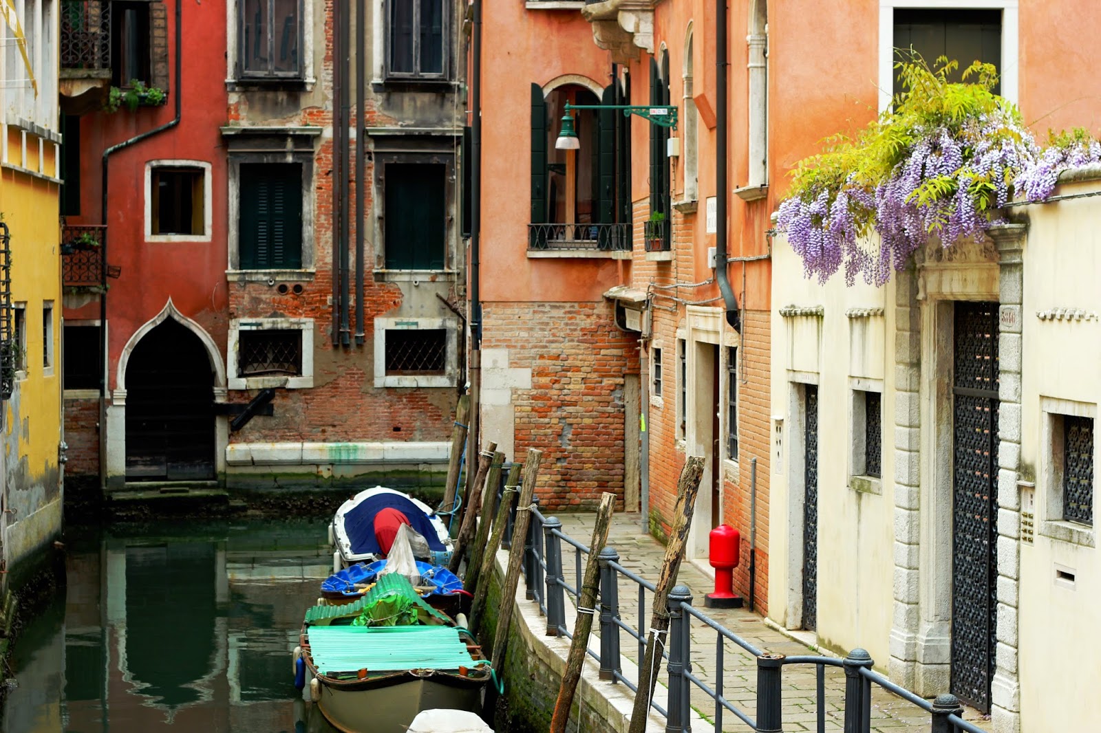 Узкие улочки венеции Узкие улочки венеции