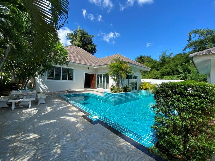 3bedroom house with pool for rent East Pattaya