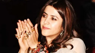 Ekta Kapoor Ekta Kapoor Removes her rings