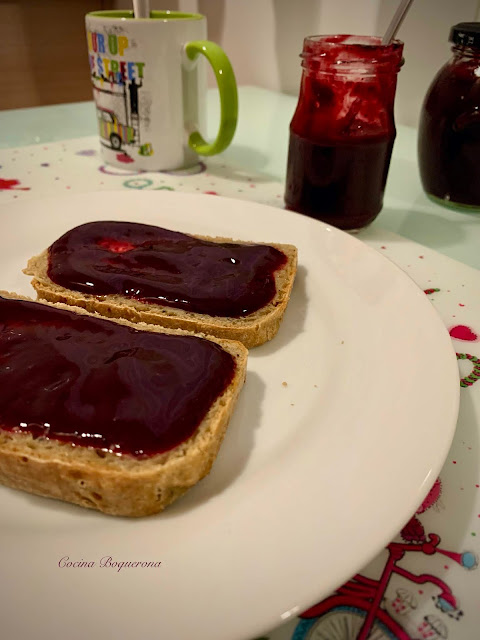 Mermelada de arándanos y fresas sin azúcar