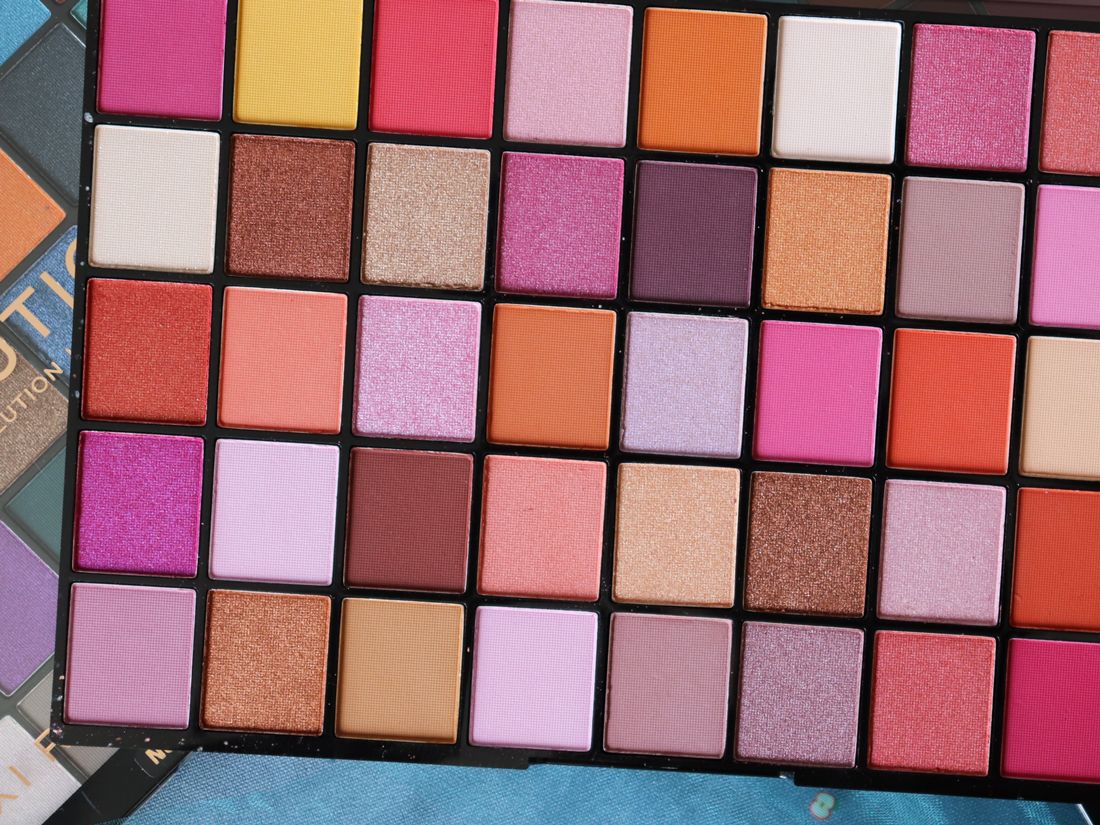 Makeup Revolution Maxi Reloaded Eyeshadow Palettes Review Swatches Avis - Paris London Makeup Artist Beauty Blogger Youtuber - Dream Big - Big Big Love - Monster Mattes - Large it Up It's Azami Makeup Revolution Maxi Reloaded Eyeshadow Palettes Review Swatches Avis - Paris London Makeup Artist Beauty Blogger Youtuber - Dream Big - Big Big Love - Monster Mattes - Large it Up It's Azami