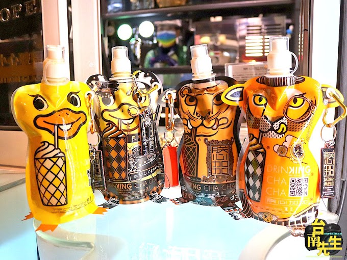 台南飲料店/超可愛造型瓶身設計/文創商品結合在地元素/大型互動電視牆/自動升降金光閃閃敞篷車/量身訂作RO淨水設備/超人氣打卡熱門景點-「朕心加加」