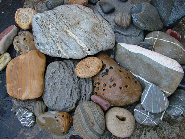 Камни природной формы. Маленький камень. Камни булыжники небольшие. Что такое природный камень для детей. Галька в Ленинградской области.
