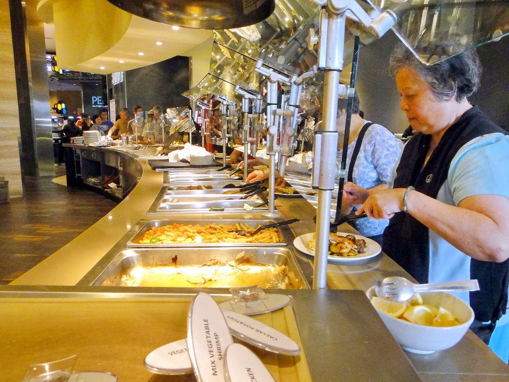 Sunny 飲飲食食 The Buffet at Grand Villa Casino (賭場買一送一自助午餐)