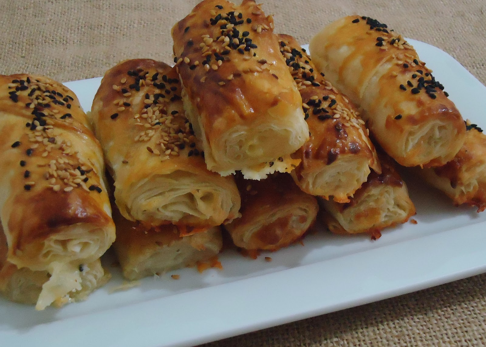 Birsel ve İrem Unlu Çıtır Börek (Peynirli)