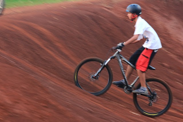 Bersepeda Gunung di Bintaro