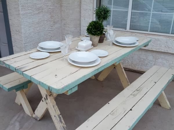 Picnic style dinning table