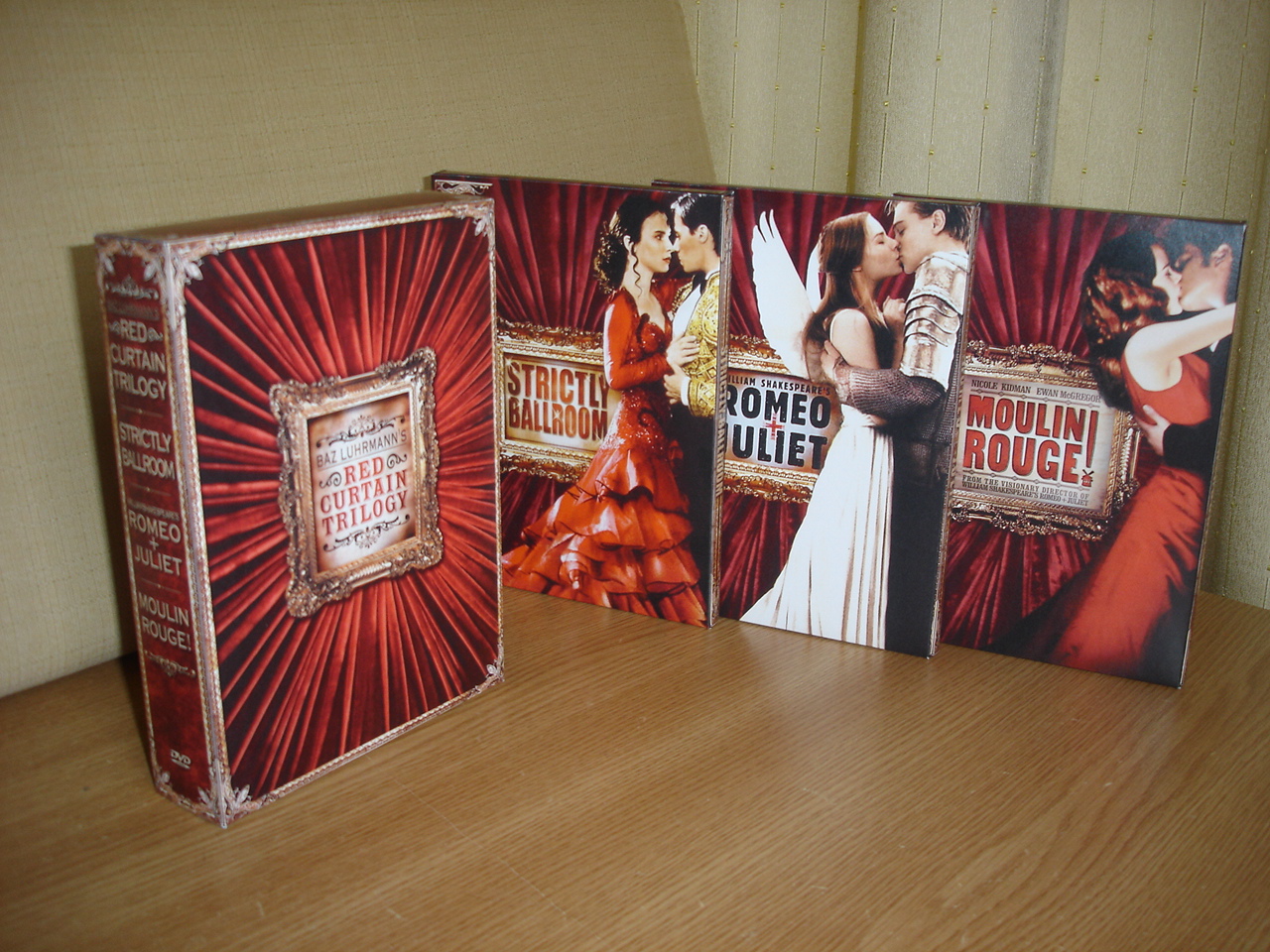 Digipack Tervezet Baz Luhrmann S Red Curtain Trilogy Box