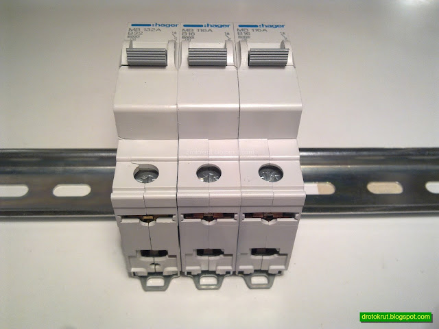 Автоматические выключатели Hager имеют дополнительное отверстие для подключения фазных шин снизу