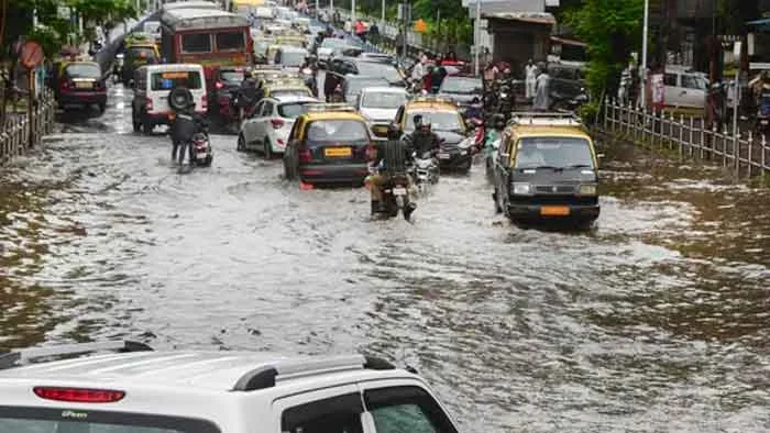 Mumbai, News, National, Rain, Death, Accident, PM, Narendra Modi, Prime Minister, PM Modi prays for Mumbai landslides' victims, announces 2 lakh ex-gratia for families