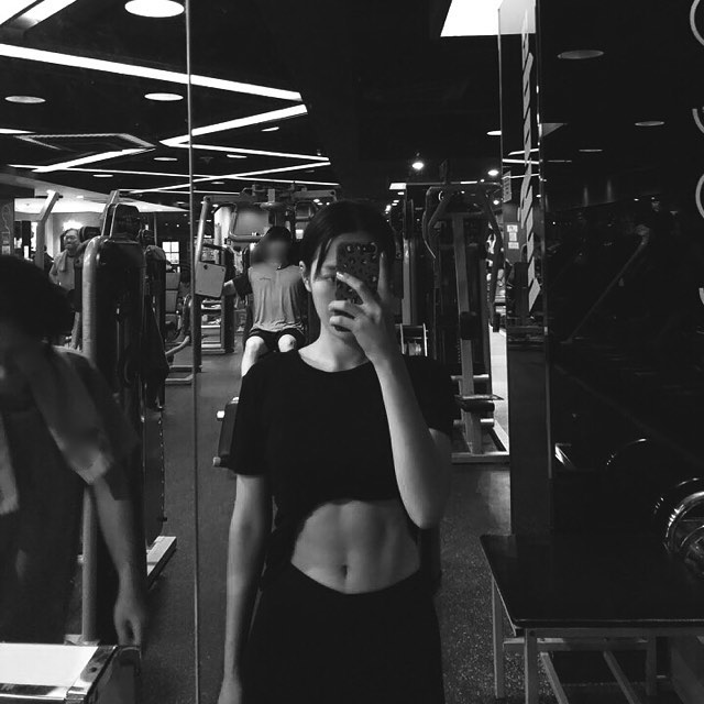 복근이 점점 생기는게 보이는 전소민.kard | 인스티즈