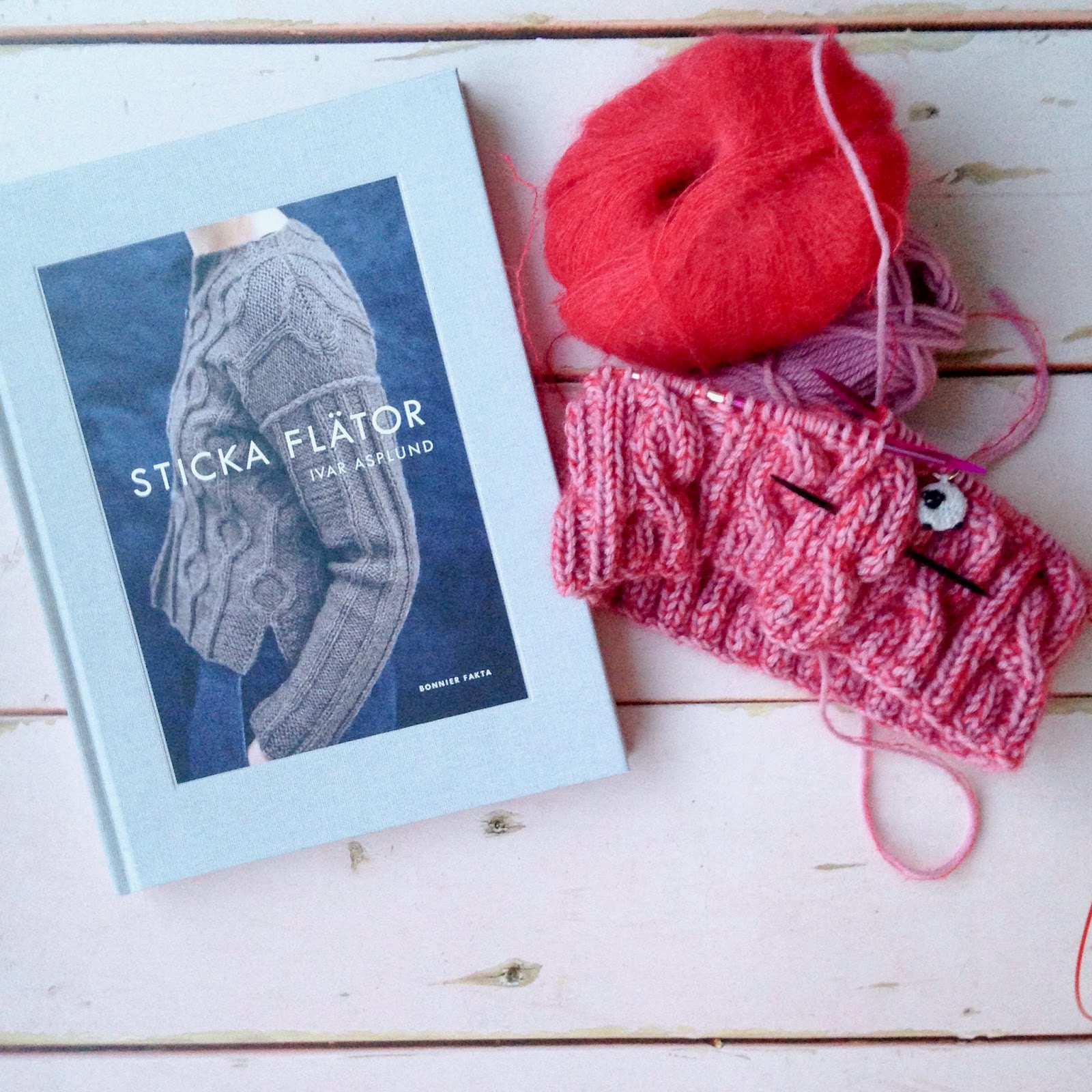 Knitting By Kaae: mega strikkebøger der helt sikkert ligger under i år (2017) 🎄🎄🎄
