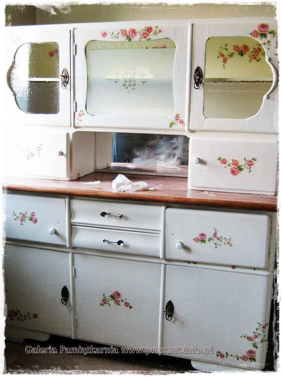 Galeria Pamiątkarnia rękodzieło decoupage Kredens malowany w róże