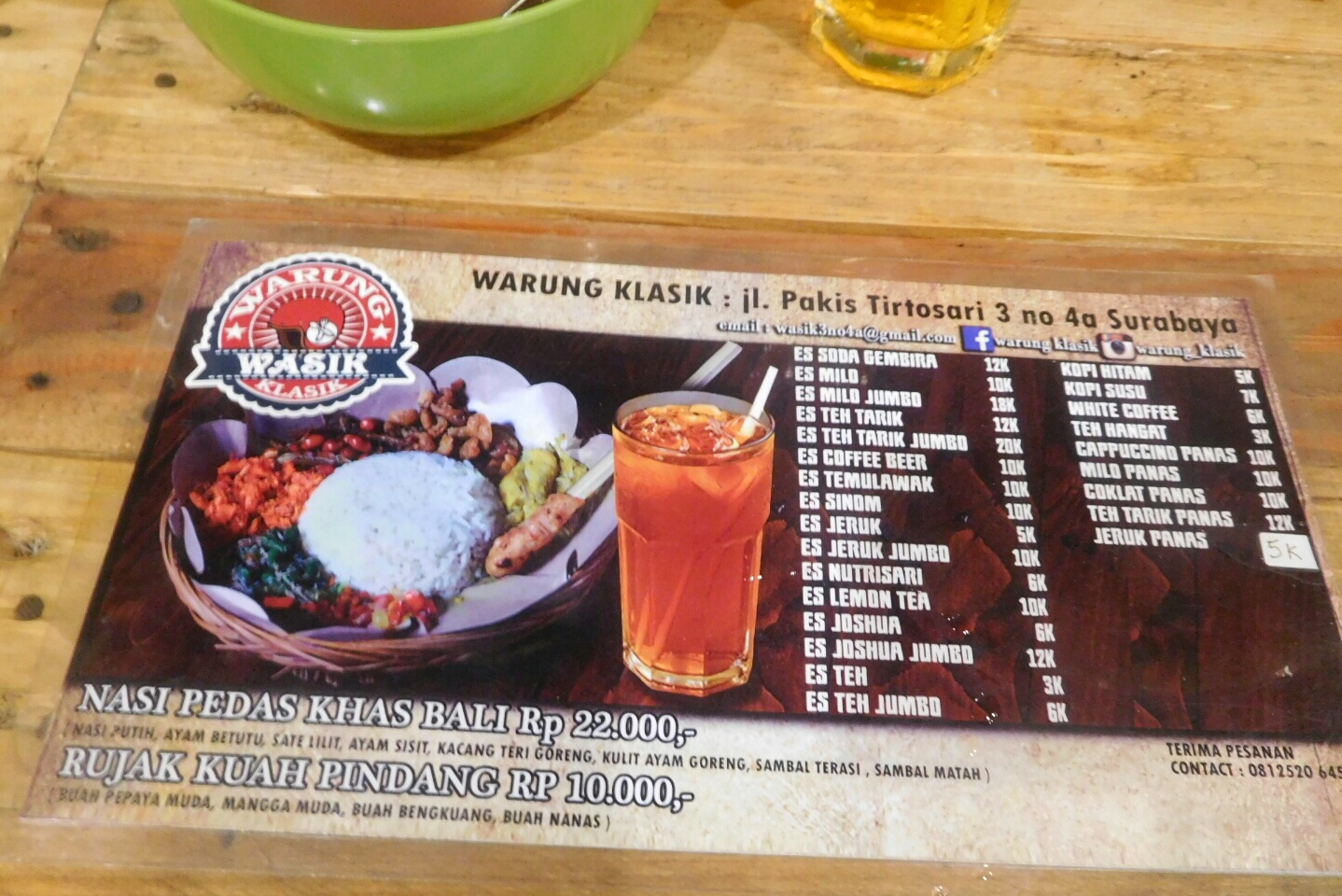 Warung Klasik Wasik Surabaya Menikmati Nasi Bali Dan Rujak Kuah Pindang Di Antara Barang Jadul