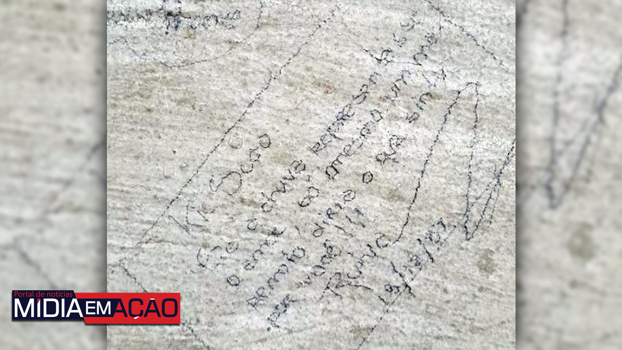 Declaração de amor escrita há 40 anos é descoberta em parede de escola durante reforma