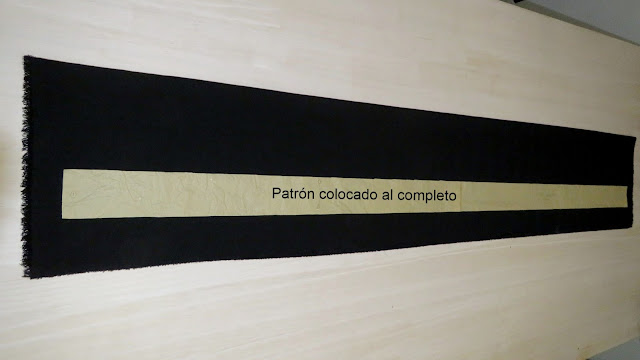 Patrón colocado a lo ancho para cortar las dos piezas directamente juntas