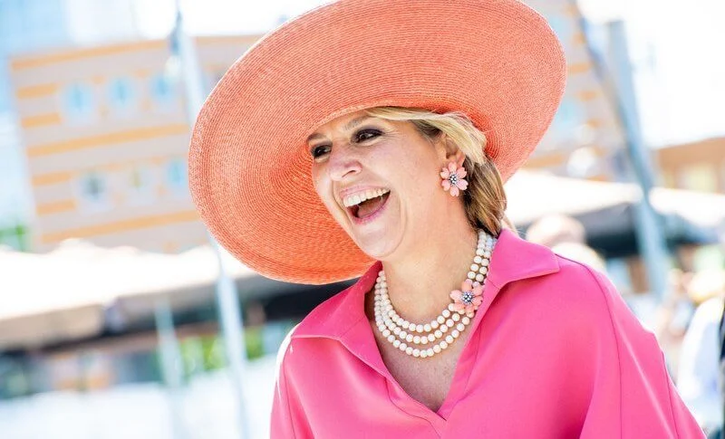 Queen Maxima wore pink silk shirt and wide-leg silk pants from Natan, and flower coral earrings from Van Cleef and Arpels