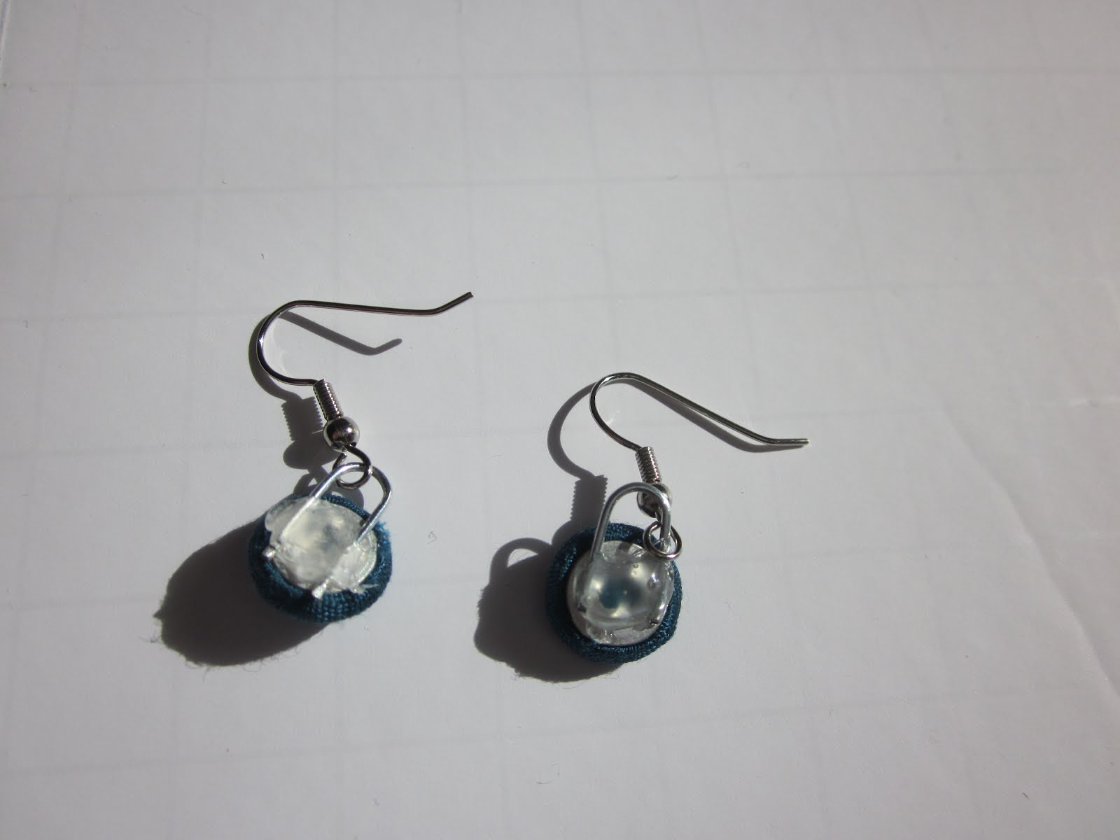 The Crafty Novice 10 Minute Dangle Button Earrings