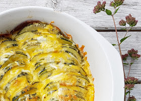Schnelles Rezept: Zucchini-Scheiben mit Käse überbacken aus dem Backofen. Blitzschnell fertig und denkbar einfach: Zucchini in ihrer besten Form!