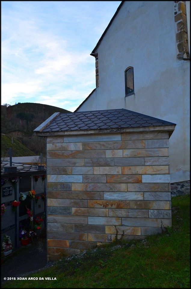 XOAN ARCO DA VELLA IGLESIA DE FOLGOSO DO COUREL O COUREL