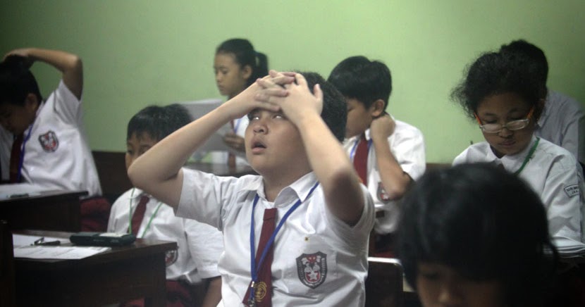 CONTOH SOAL UJIAN AKHIR SEKOLAH BAHASA INDONESIA SMP KELAS