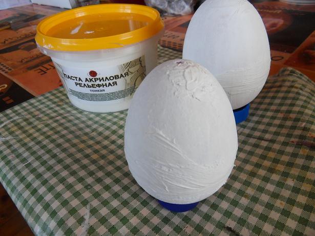 Как сделать яйцо из папье маше. Яйцо из папье маше на Пасху. Пасхальные яйца из алебастра. Яйцо из гипса. Пасхальное яйцо из гипса.