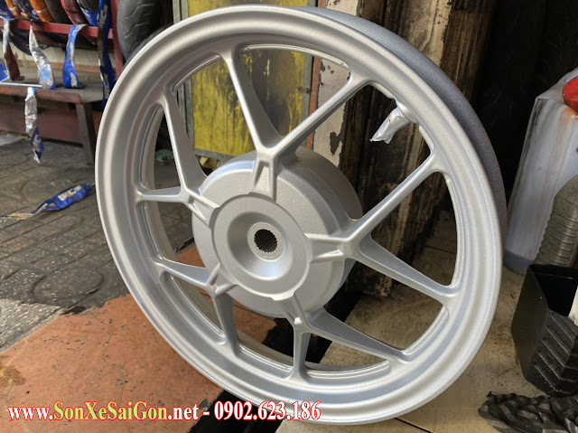 Sơn bánh mâm xe màu bạc ánh kim cực đẹp tại TPHCM Sơn bánh mâm xe màu bạc ánh kim cực đẹp tại TPHCM