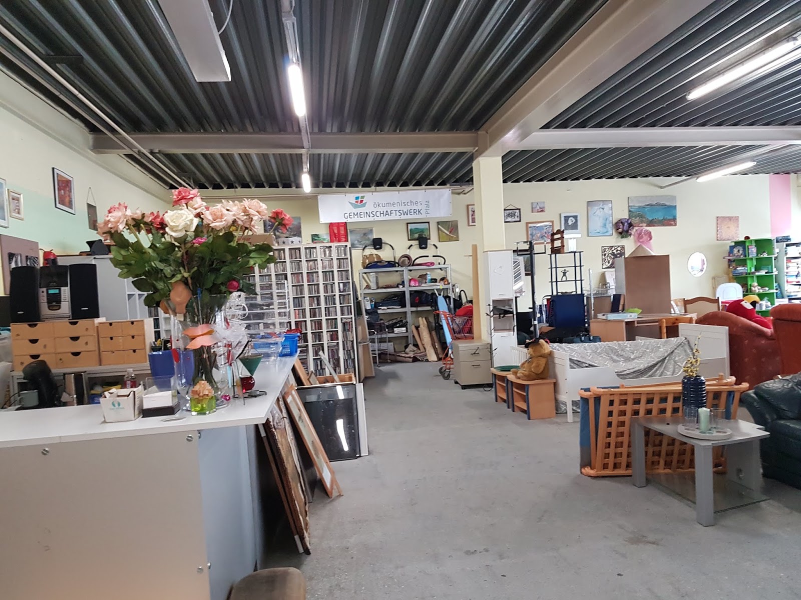 Around the Wherever Where to donate clothing, furniture, food