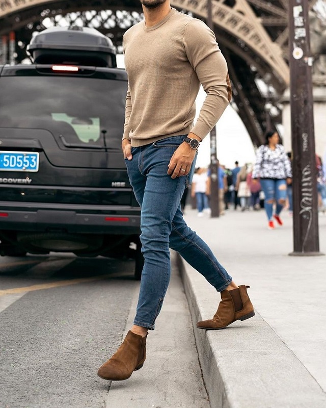 Men's Fashion Style Outfits Ideas Round neck sweat shirt and jeans.