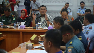 Pimpin Rapat Koordinasi Terkait Covid-19 , Walikota Cirebon Minta Kepada Jajarannya Tanggap Darurat Pimpin Rapat Koordinasi Terkait Covid-19 , Walikota Cirebon Minta Kepada Jajarannya Tanggap Darurat