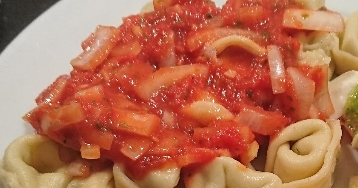 Gevulde tortellini met tomatensaus