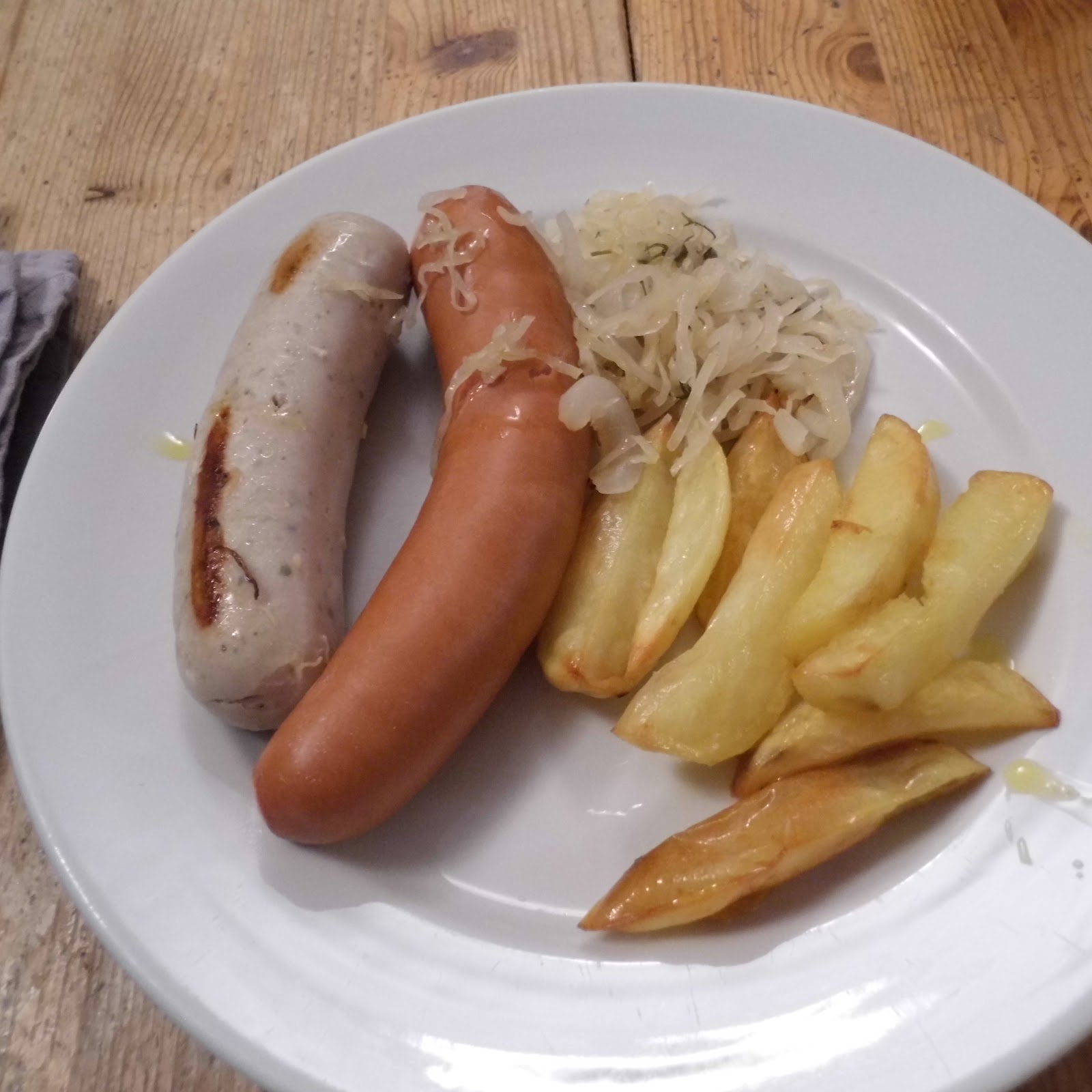 Kate's blog (Reading & Eating) Dinner, 17/11/19 German Sausages, Sauerkraut, Chips