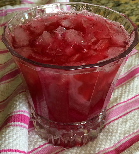 Beaute and the Feast Healthy SugarFree Cranberry Juice Cocktail Recipe