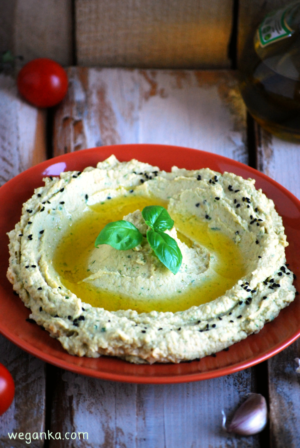 Bazyliowy hummus