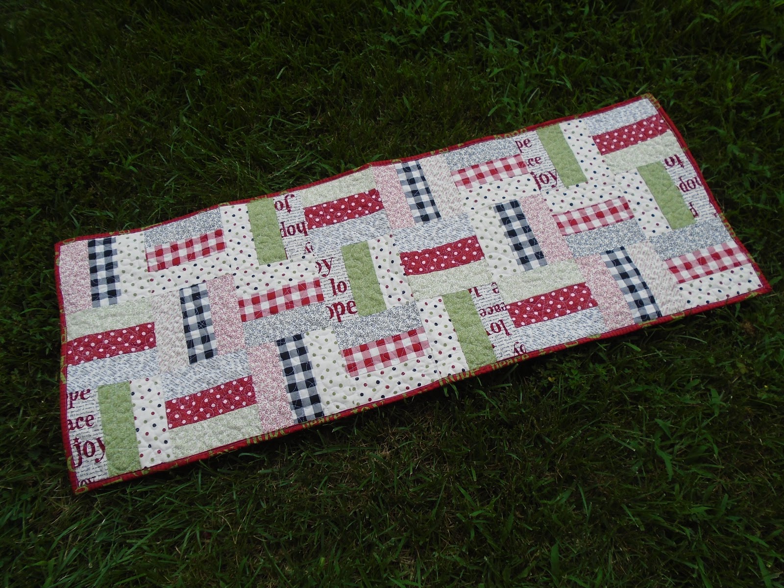 Little Bunny Quilts Overnight Delivery Rail Fence Table Runner {Tutorial}